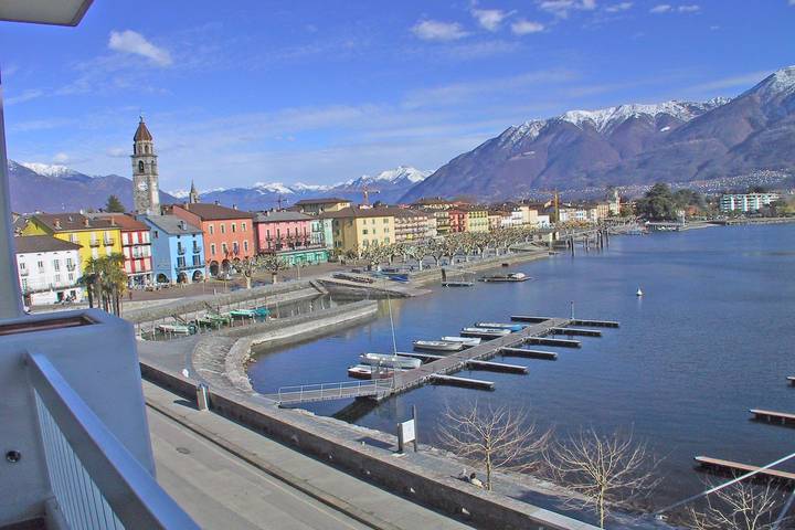 Ferienwohnung für 4 Personen, mit Balkon und Seeblick sowie Ausblick in Ascona