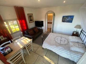 Chambre d’hôte pour 2 personnes, avec vue ainsi que terrasse et jardin à Èze