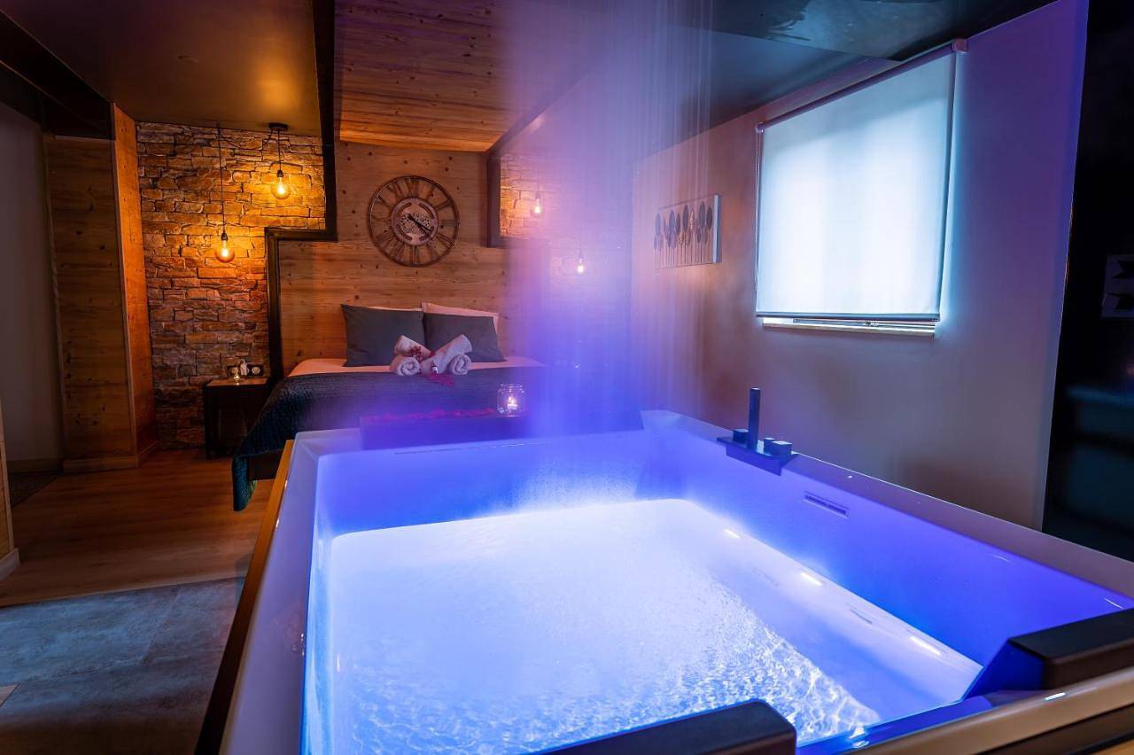 Appartement entier, Love industrie & spa - Suite Romantique en Alsace - Spa privatif et garage in Bischoffsheim, Bas-Rhin Alsace