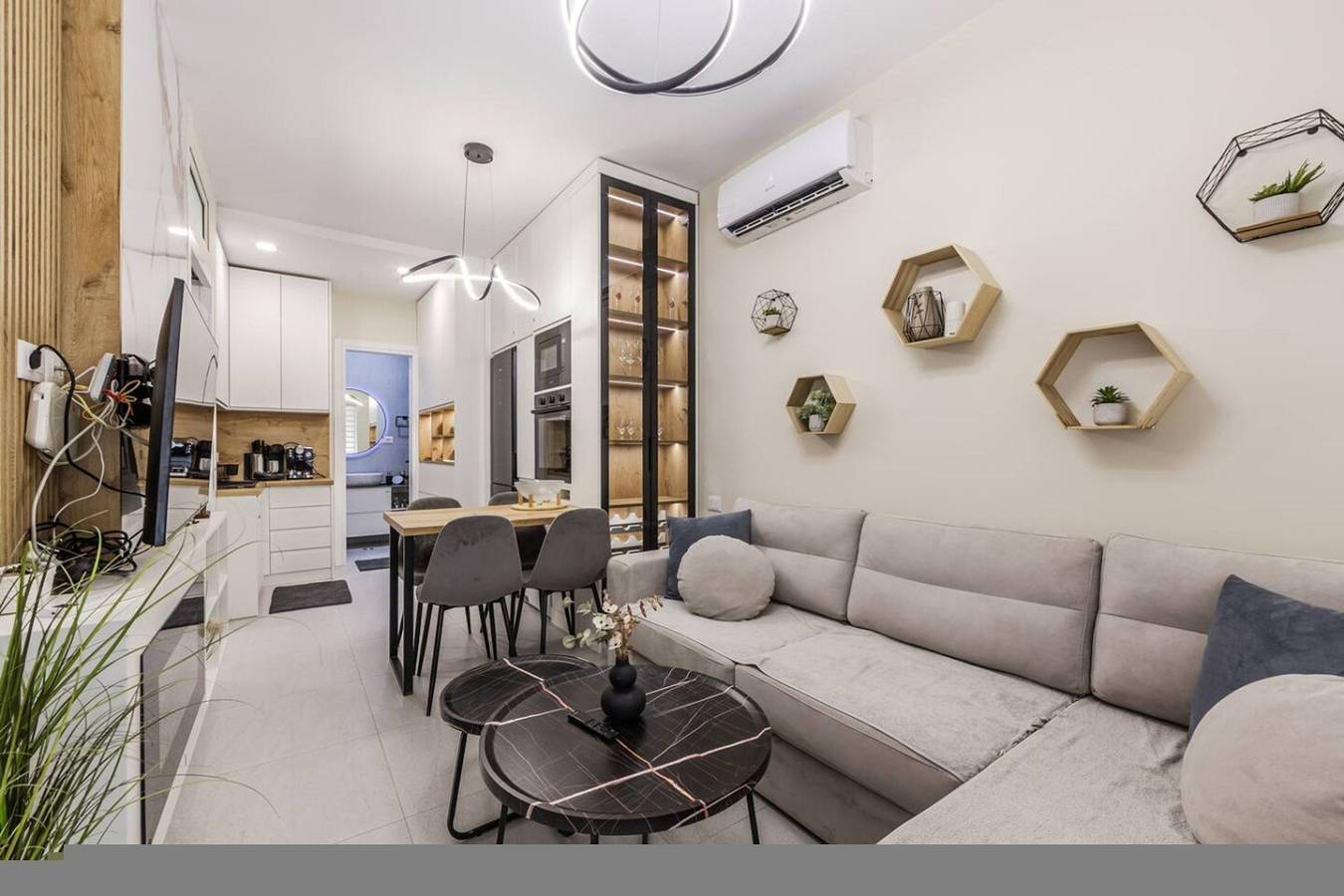 Appartement entier, Azure Haven Dhërmi | Modern 2Br Escape in Dhërmi, Himarë