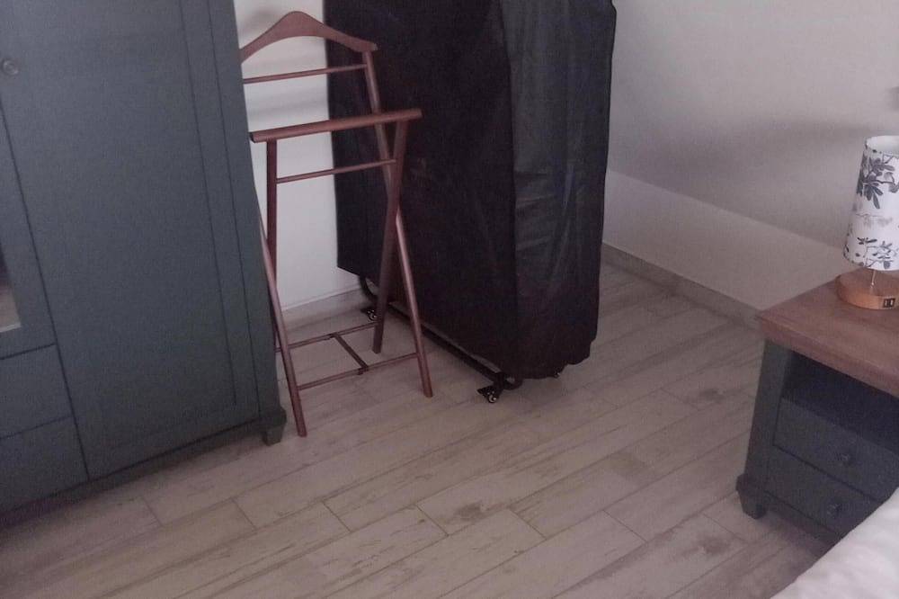Ganze Wohnung, Ferienwohnung für 4 Gäste mit Balkon, Parkplatz und Nähe Leipziger Neuseenland in Pegau, Burgenlandkreis