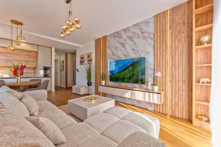 Ferienwohnung für 4 Personen, mit Whirlpool und Terrasse sowie Garten und Pool in Zlatibor
