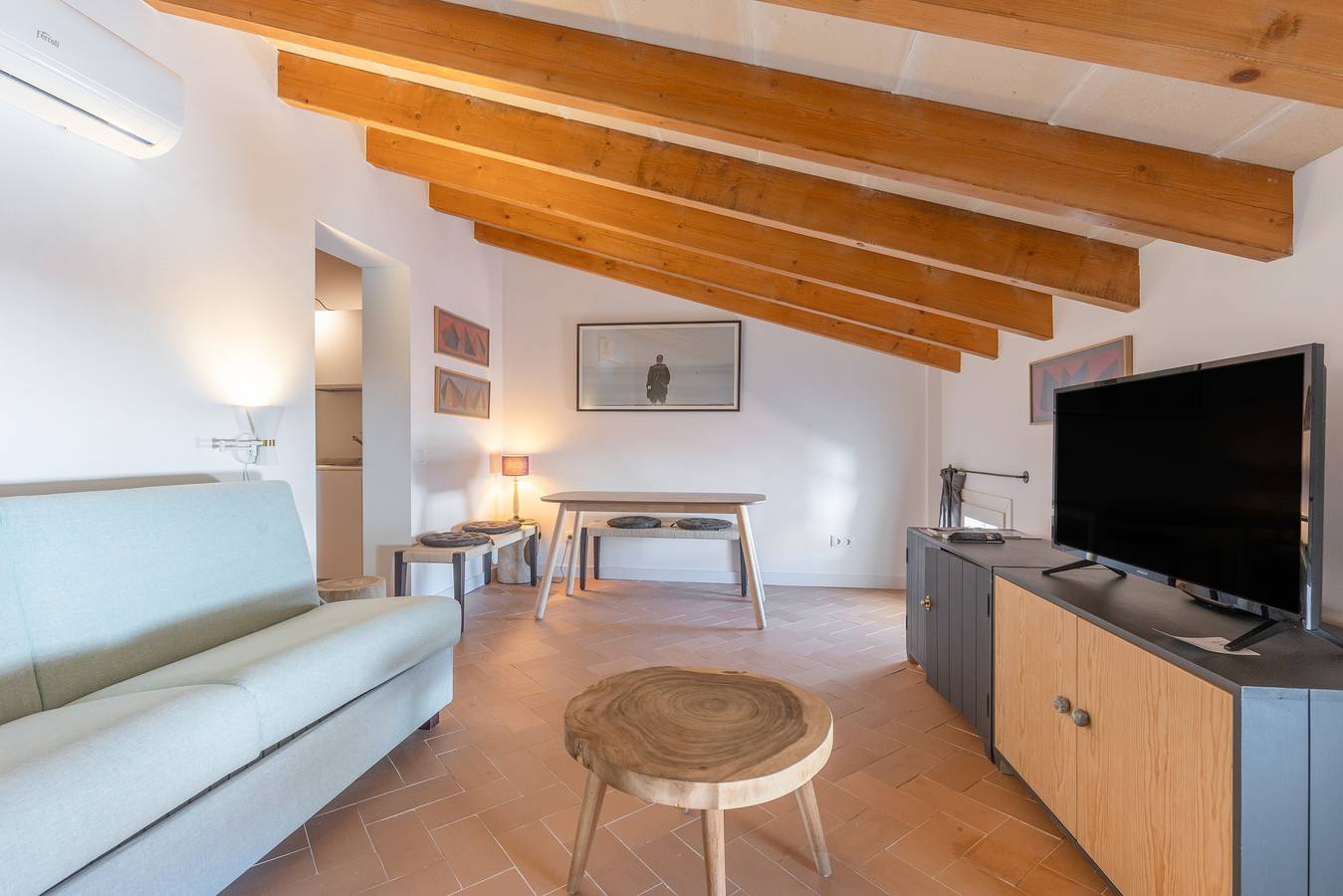 Ganze Wohnung, Ferienwohnung 'Atico' mit Bergblick, Wlan und Klimaanlage in Maó, Menorcas Küste