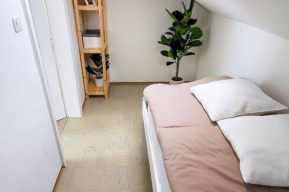Ganze Wohnung, Dg \"R\" Helle 40m² 2-Zimmer Wohnung nähe Salzburg in Freilassing, Rupertiwinkel