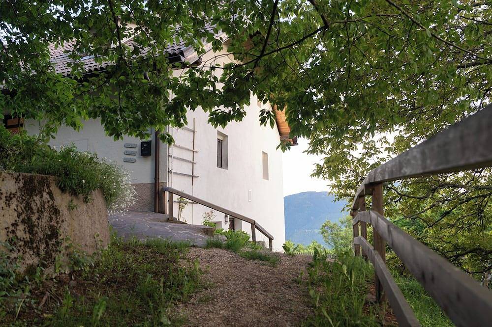Ganze Wohnung, Idyllisches Apartment am Ritten – Ruhe, Natur & Dolomitenblick. Mobilcard inkl. in Oberbozen, Ritten