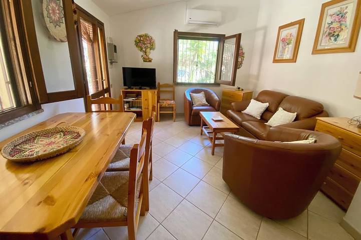 Seaside House with Large Garden for Families in the Sinis Peninsula in Sa Rocca Tunda, San Vero Milis