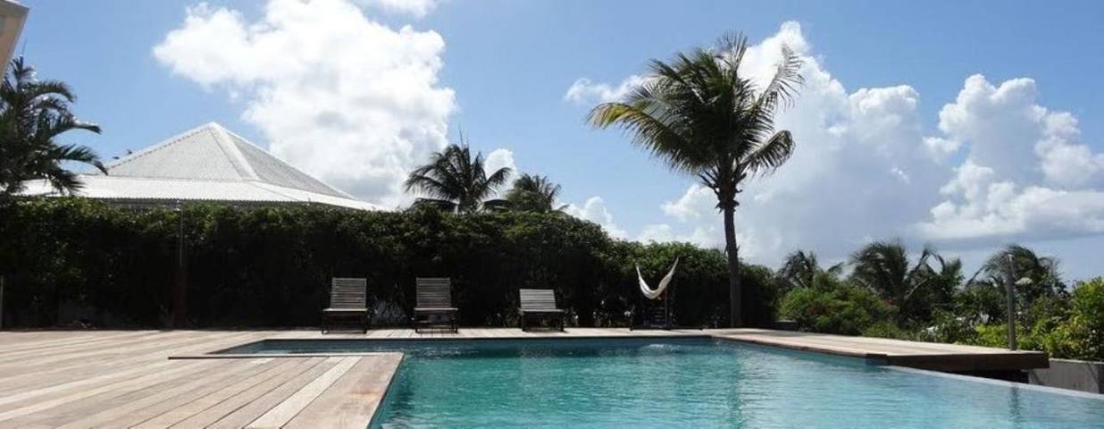 Location de vacances pour 6 personnes, avec vue ainsi que jardin et piscine dans Anse Tarare - 2