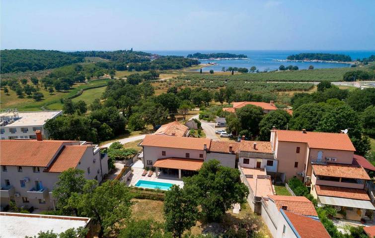 Gemütliches Apartment mit Pool, Terrasse und Strand in der Nähe in Poreč, Grad Poreč