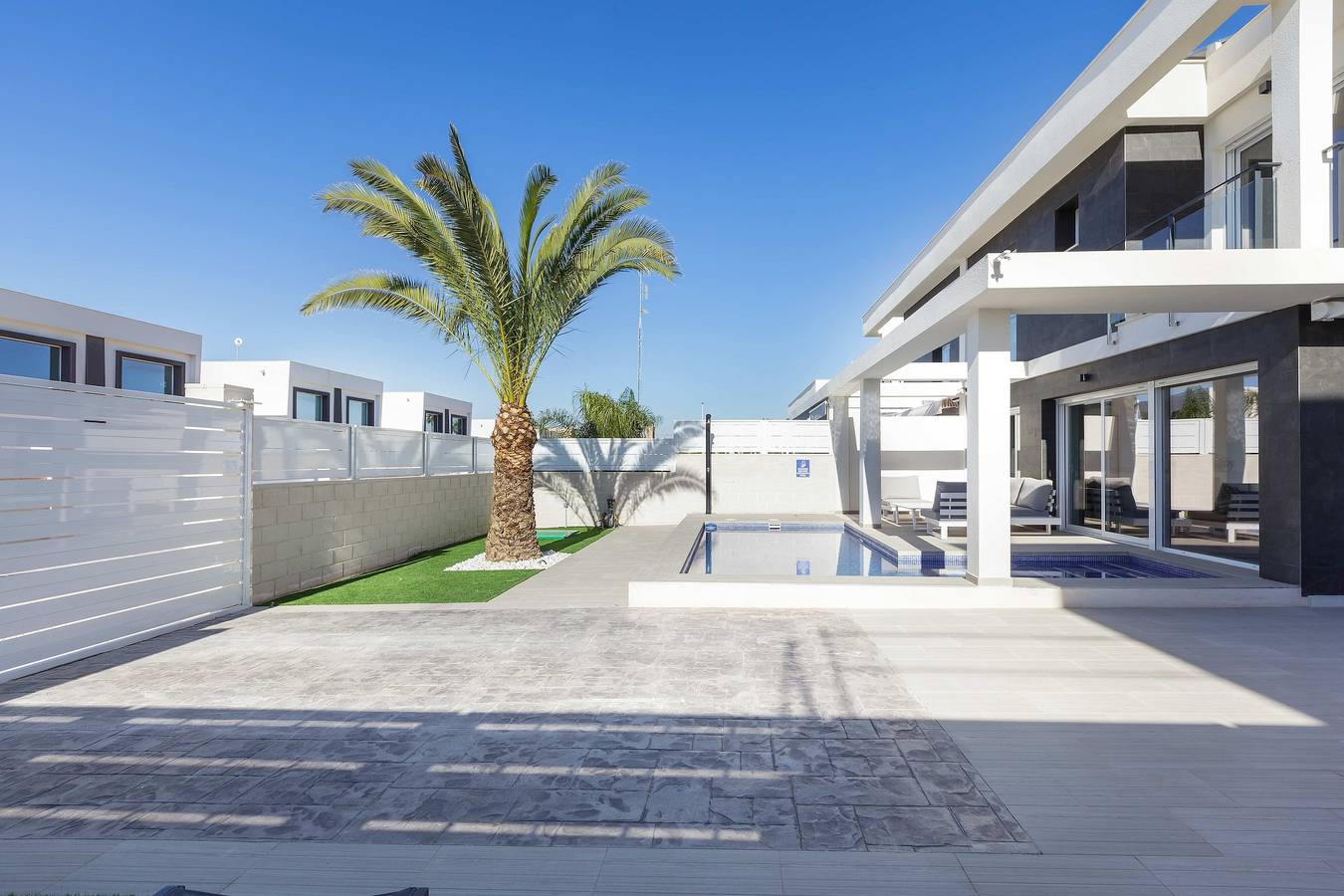 Vacation Home "Casa Bos Dolphin Pool Jacuzzi 6P" with Wi-Fi, A/C, Balcony, Terrace & Garden in Santa Pola, Costa Blanca