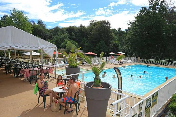 Location de vacances pour 10 personnes, avec piscine ainsi que terrasse et jardin à Aubazines - 2