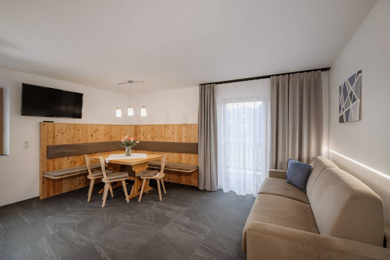 Ganze Wohnung, Ferienwohnung 'Vernalhof Apt Sunnaseit' mit Bergblick, Gemeinschaftsterrasse und Wlan in Schluderns, Saldurkamm