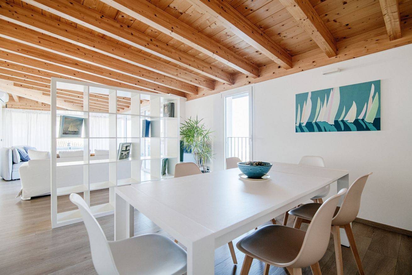 Ganze Wohnung, White Attic in Lipomo, Brianza