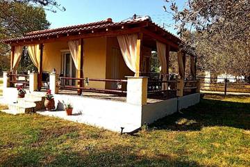 Cottage für 4 Personen, mit Garten und Balkon in Chalkidiki