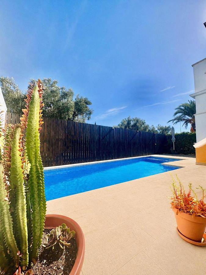 Chalet para 4 personas, con vistas además de piscina y jardín - 1