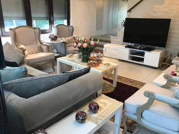 Gîte pour 6 personnes, avec jardin ainsi que terrasse et vue à Prévessin-Moëns