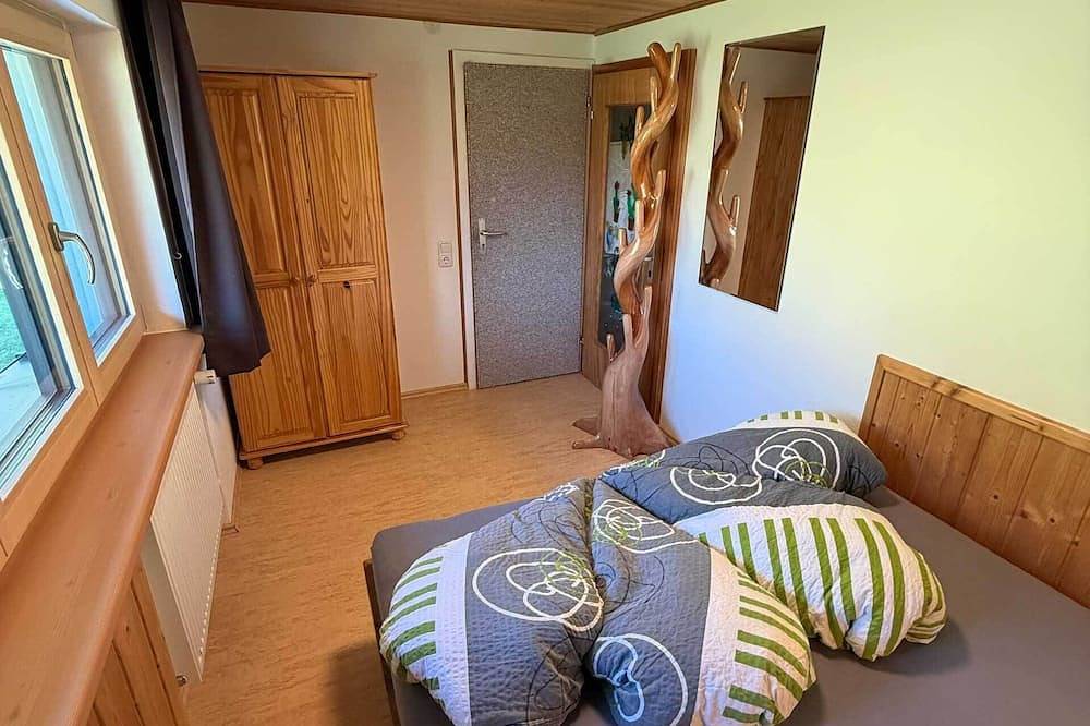 Ganze Wohnung, Ferienwohnung mit zwei Schlafzimmern und Terrasse in Hirschegg Kleinwalsertal, Mittelberg