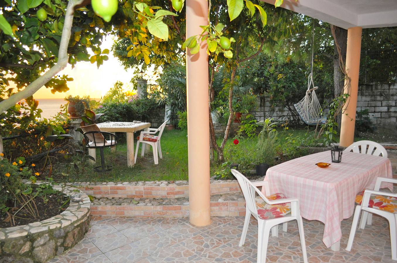 Ganze Wohnung, Studio Appartement Tonia mit Meerblick und Garten- Pelekas Strand, Korfu in Pelekas, Korfu