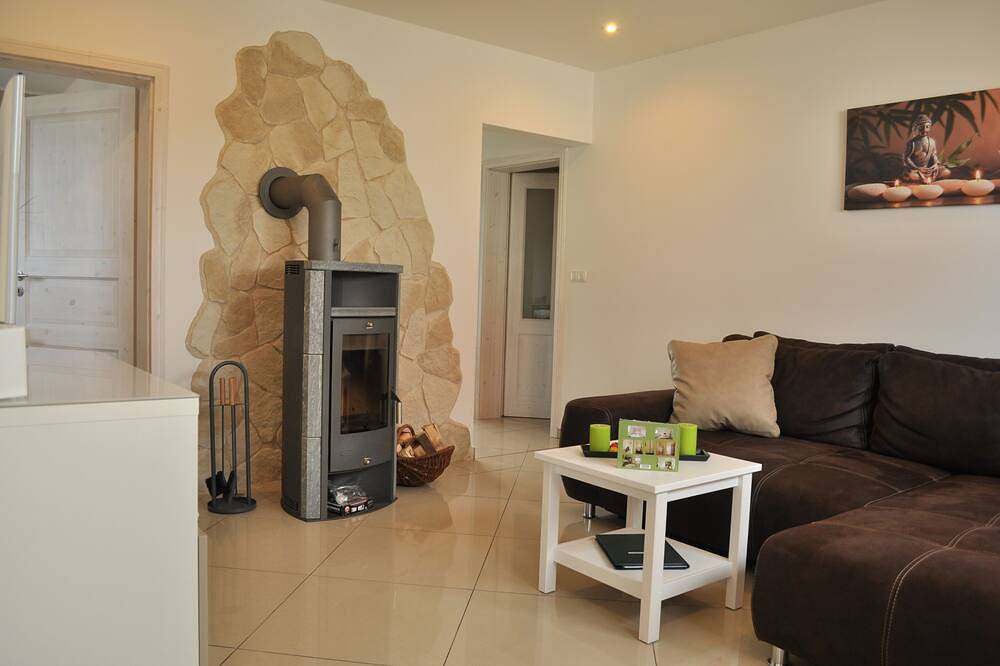 Geheel appartement, Cozy, lovingly furnished apartment with fireplace and sauna in the Thuringian Forest in Gehlberg, Rennsteig (weg)