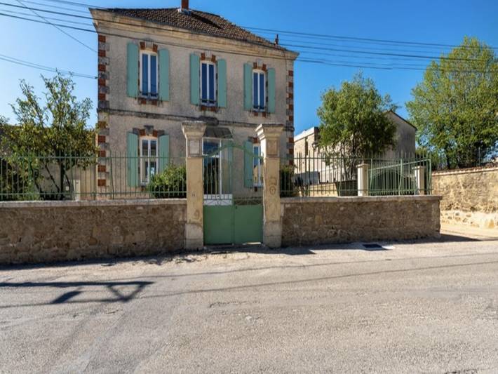 Location de vacances pour 10 personnes, avec Jardin et Piscine à Saint-Laurent-la-Vernède