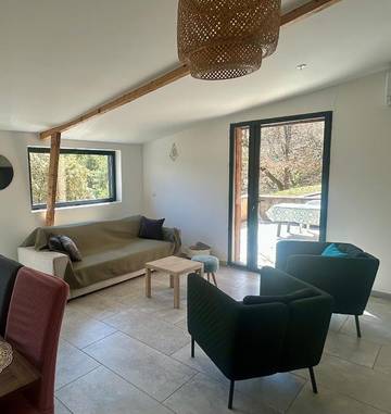 Gîte pour 6 personnes, avec jacuzzi et jardin à Champtercier
