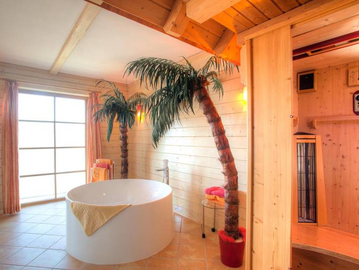 Hütte für 5 Personen, mit Seeblick und Garten, kinderfreundlich in Gerlitzen