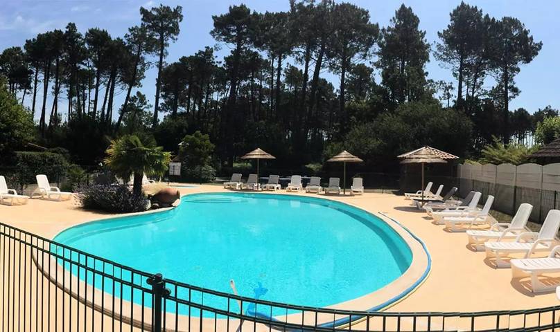 Camping für 4 Personen, mit Pool und Terrasse in Biscarrosse - 3