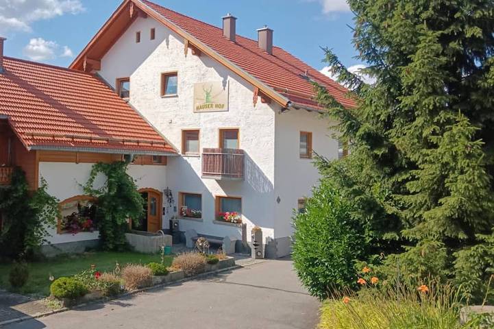 Ferienwohnung für 4 Personen, mit Sauna und Whirlpool sowie Balkon und Garten