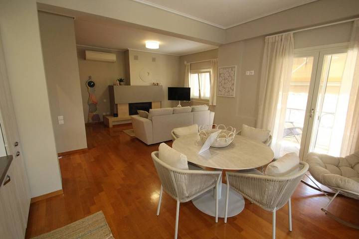 Gîte pour 2 personnes, avec vue sur l’océan ainsi que vue et balcon/terrasse dans Égine - 2
