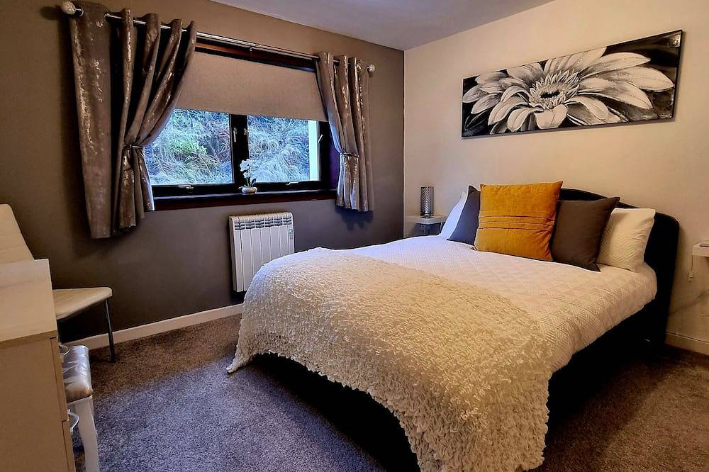 Entire apartment, Premium Ground Floor Apartment, Near Fort William Town Centre in Fort William, Loch Linnhe