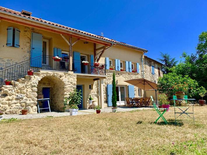 Location de vacances pour 12 personnes, avec Balcon et Terrasse ainsi que Jardin et Vue à Châteauvieux (Hautes-Alpes)