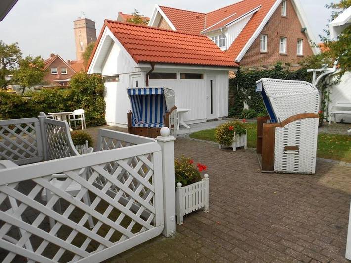 4 people North Sea East Frisian in Borkum