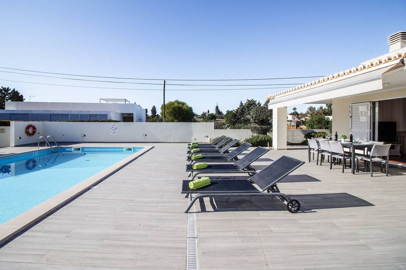 Villa für 8 Personen mit Terrasse in Estômbar, Lagoa