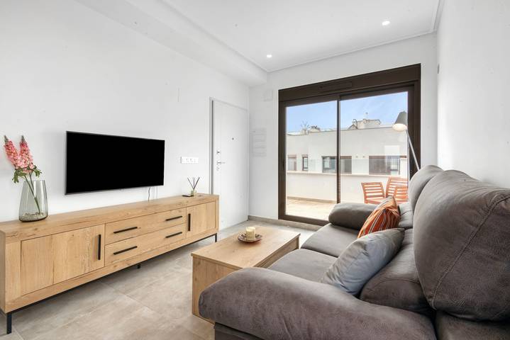 Apartamento entero, Apartamento 'Porto Marina Village' con piscina compartida, Wi-Fi y aire acondicionado in Torre de la Horadada, Pilar de la Horadada