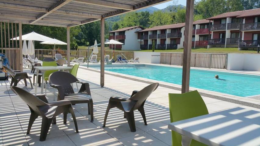 Parc de vacances pour 4 personnes, avec jardin et piscine à Saint-Étienne-de-Baïgorry - 4