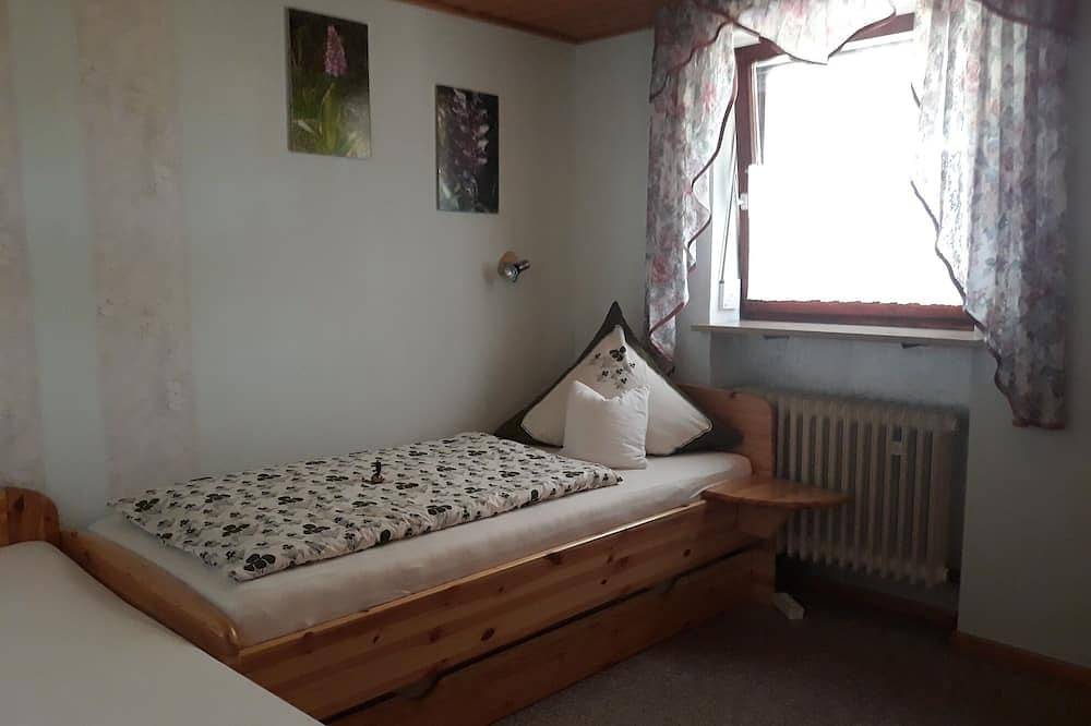 Ganze Wohnung, 50qm große Ferienwohnung mit ebenerdiger Dusche und zwei Schlafzimmer in Haundorf, Fränkisches Seenland