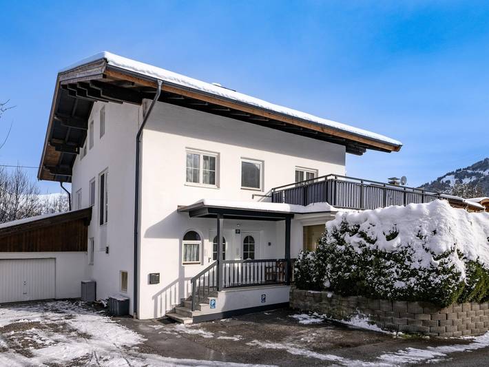Ferienwohnung für 6 Personen, mit Pool und Garten sowie Whirlpool in Söll