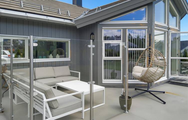 Ferienhaus für 9 Personen mit Terrasse in Arendal