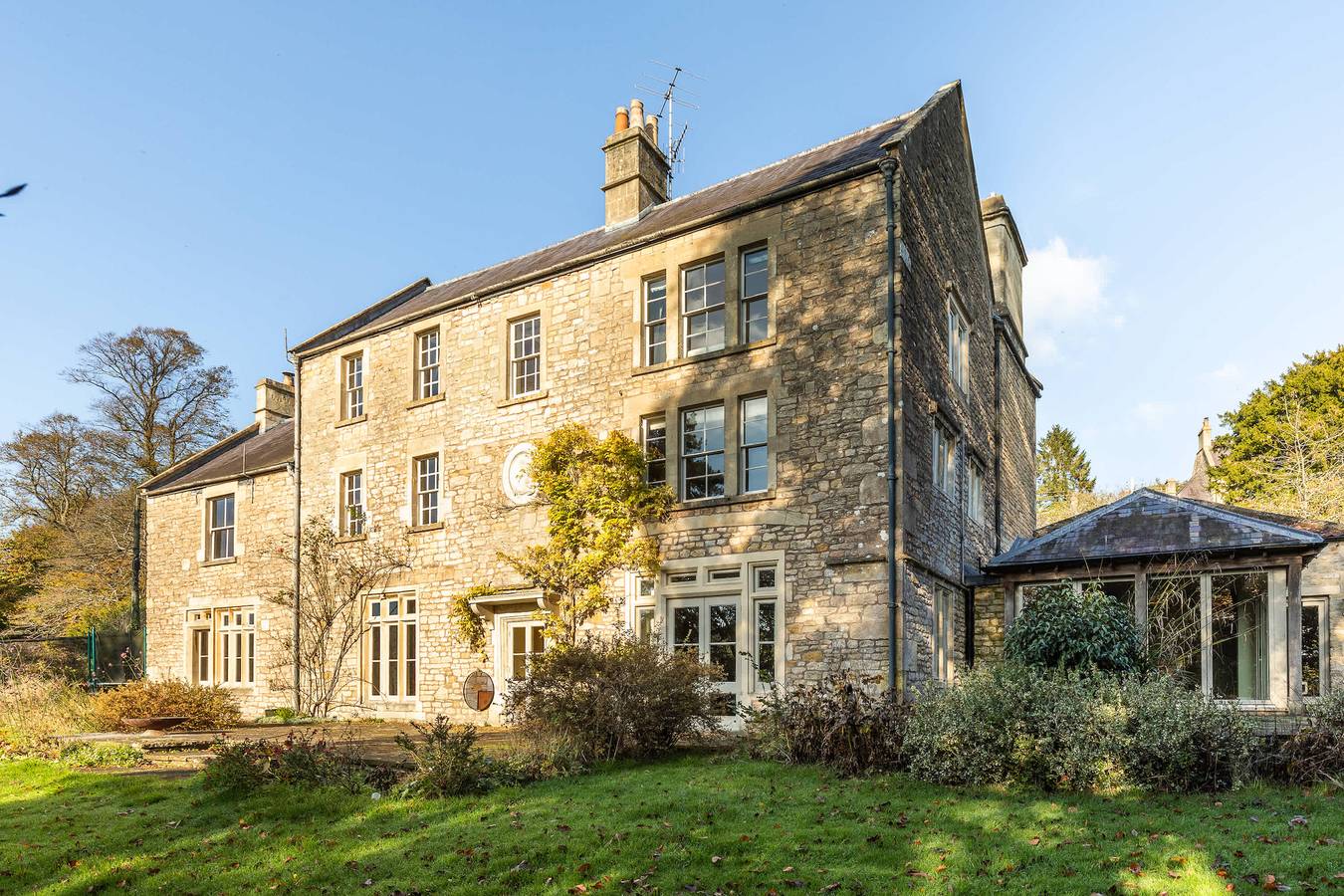 Georgian House with Garden Views & Tennis Court in Bath, Bath & Somerset Noreste