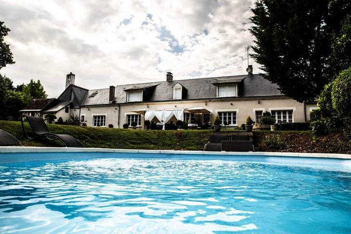 Location de vacances pour 2 personnes, avec Terrasse et Jardin ainsi que Piscine et Vue à Saunay