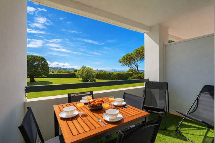 Studio pour 4 personnes, avec piscine et terrasse, adapté aux familles