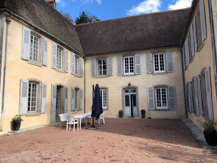 Gîte pour 16 personnes, avec jardin et vue à Larochemillay - 3
