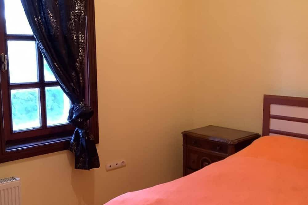 Cozy and Spacious Villa with Fireplace in Ankara, Anatolia Centrale