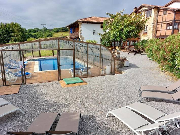 Hotel para 2 personas, con jardín y vistas además de piscina y terraza en Cantabria - 2