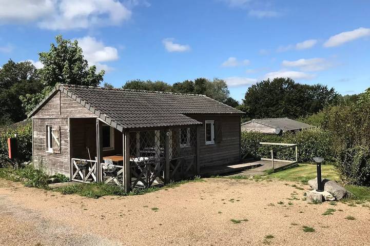 Chalet pour 4 personnes, avec piscine ainsi que terrasse et sauna