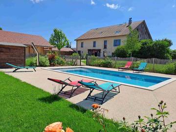 Gîte pour 30 personnes, avec piscine ainsi que jardin et vue à Saint-Laurent-en-Grandvaux