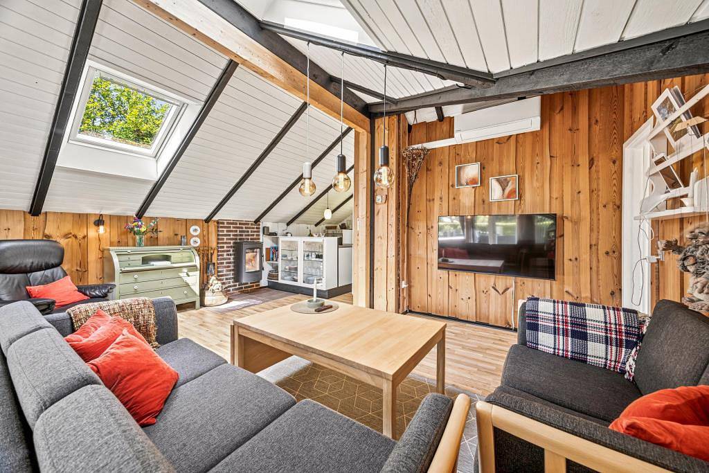 Familienfreundliches Ferienhaus mit Kamin in Bork Havn in Bork Havn, Ringkøbing Fjord