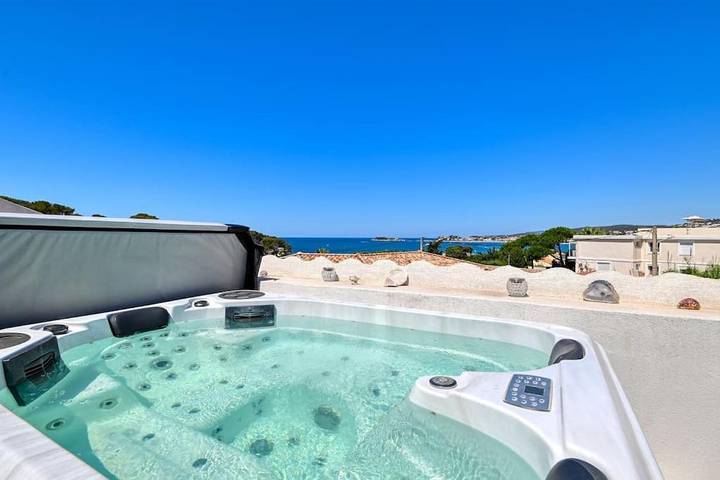 Gîte pour 6 personnes, avec terrasse et vue, animaux acceptés dans Plage de La Gorguette - 2