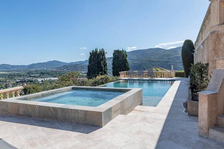 Location de vacances pour 14 personnes, avec jardin ainsi que jacuzzi et piscine, adapté aux familles à La Roquette-sur-Siagne