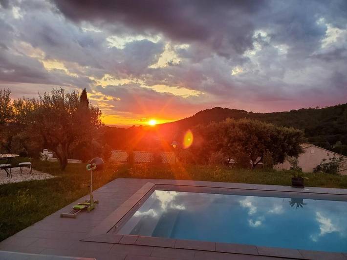 Location de vacances pour 15 personnes, avec vue ainsi que jardin et piscine à Saint-Hippolyte-de-Montaigu - 2