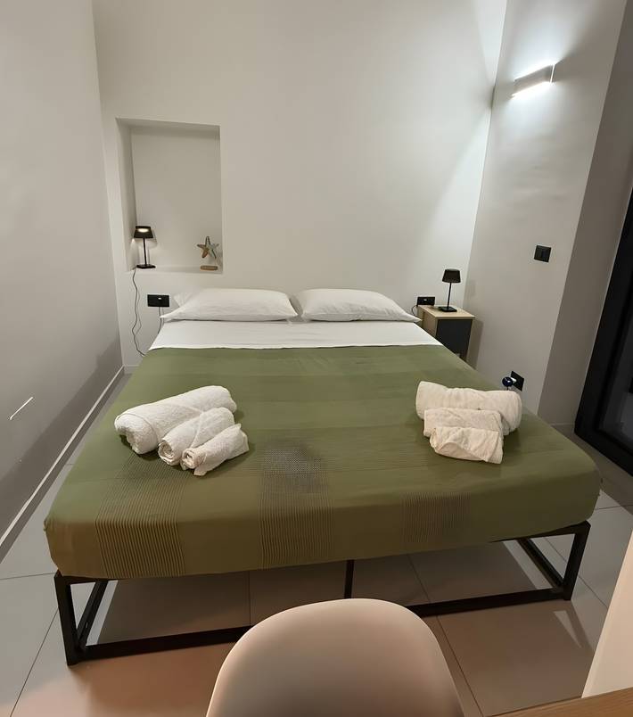 Apartamento entero, Casa vacacional 'Calcagno Home' con terraza privada, Wi-Fi y aire acondicionado in Milazzo, Provincia de Messina